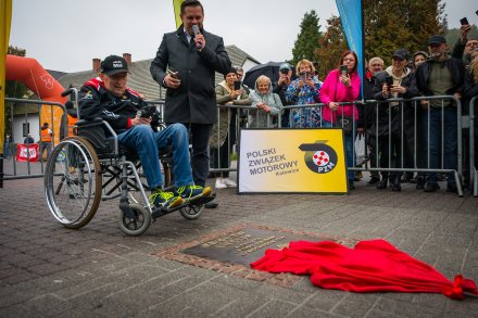 Moment odsłonięcia tablicy